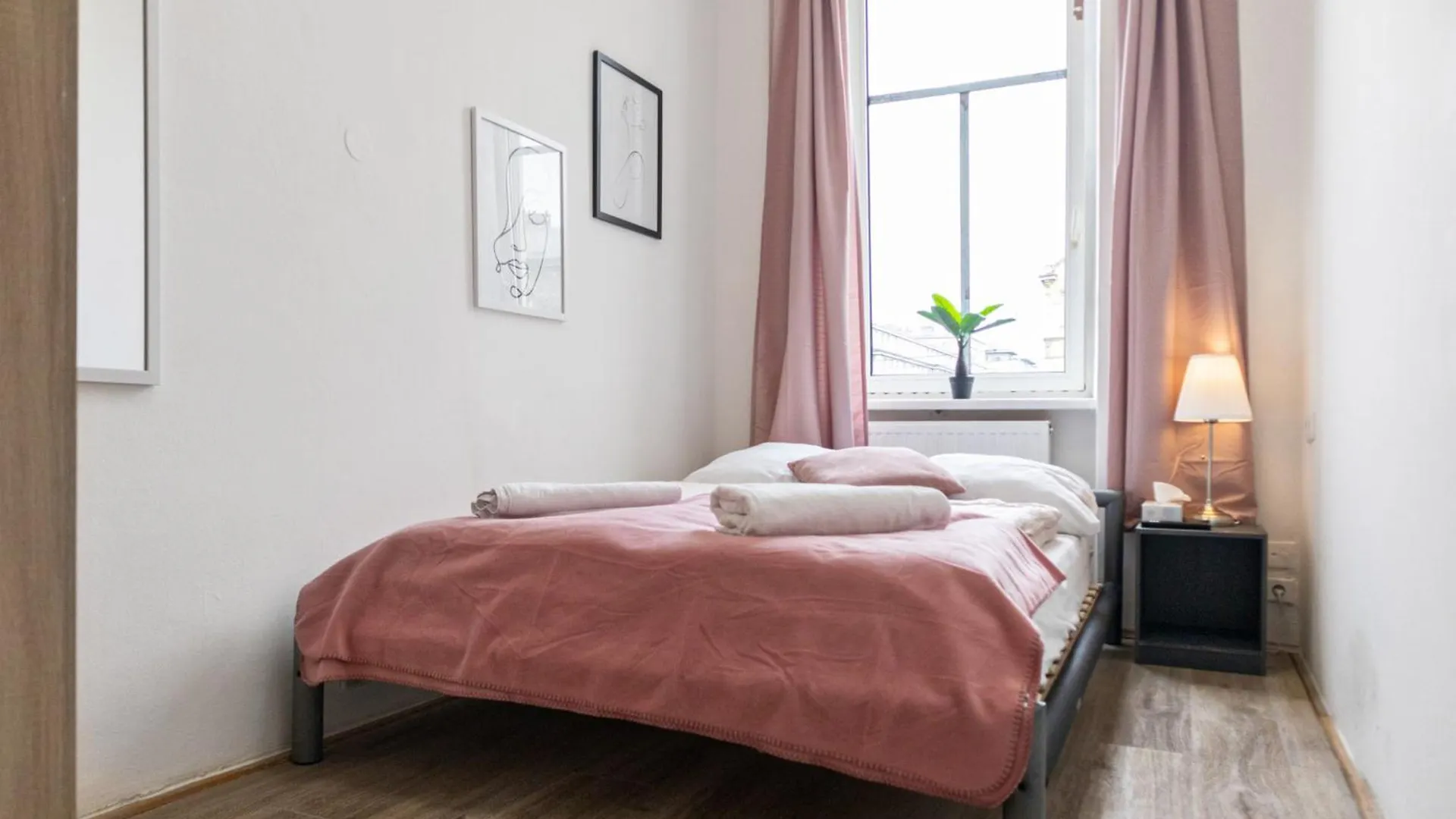 Massive 6Br Apartment At Millenium City For Big Groups Vienna 0*,  Austria