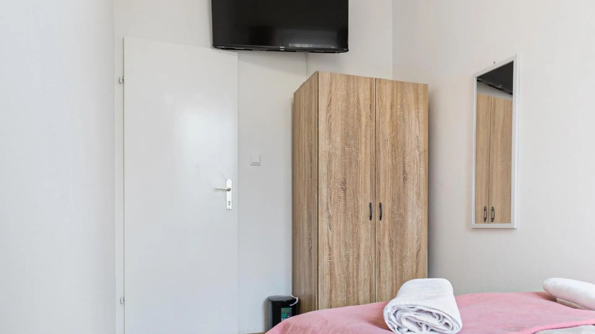 Massive 6Br Apartment At Millenium City For Big Groups Vienna 0*,  Austria